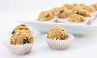 Liver friendly no bake oatmeal, almond butter, dried blueberry energy bites